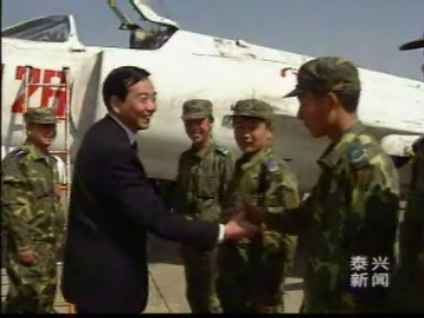 我市組團(tuán)慰問空軍“泰興獨立團(tuán)”